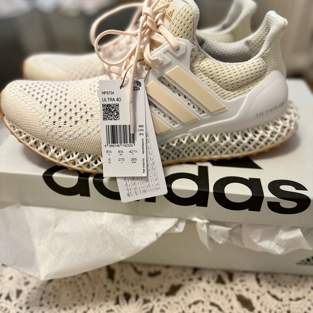 ADDIAS ULTRA 4D Men’s size 9.  Wonder White/ Gold Metallic